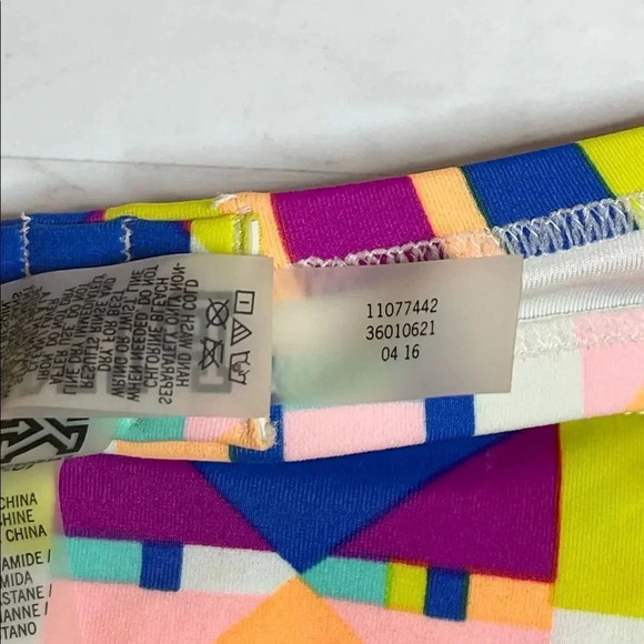 PINK Victorias Secret Halter Bikini Size Medium Geometric Padded Swim - Picture 8 of 8